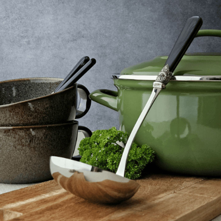 Cuchara Para Sopa de Nácar Color Negro - La Compañía Francesa