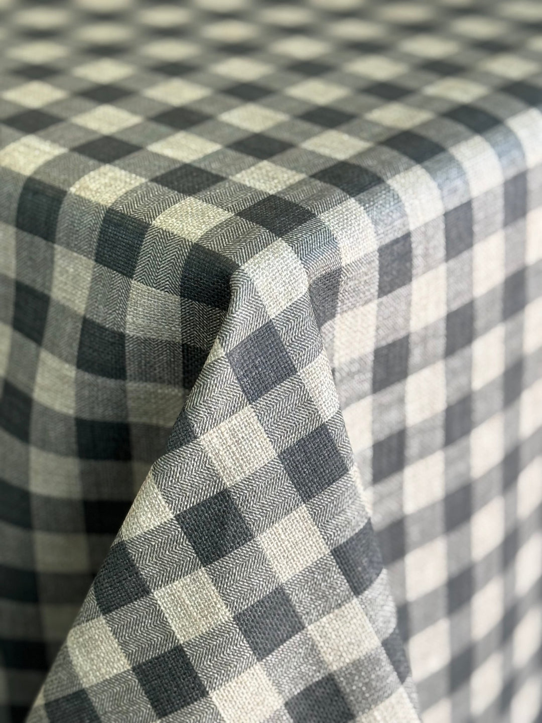 Mantel Resinado Vichy Gris Oscuro/ Lino - La Compañía Francesa