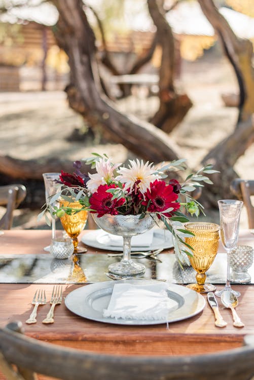 Cómo Colocar una Mesa Siguiendo el Protocolo Correctamente - La Compañía Francesa