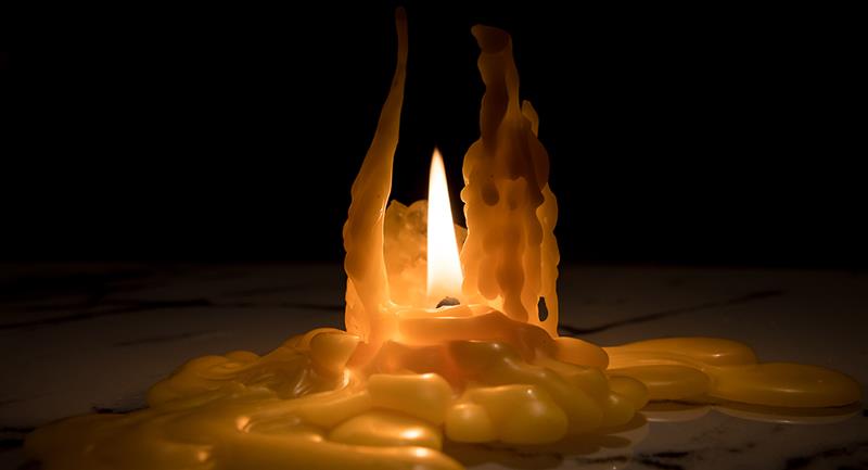 Cómo quitar las manchas de cera de las velas de un mantel - La Compañía Francesa