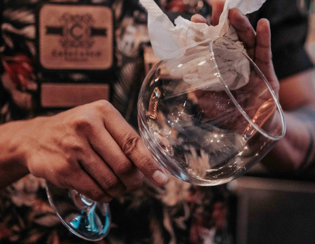 Cuidado de Cristalería: Estrategias para Mantener su Elegancia - La Compañía Francesa