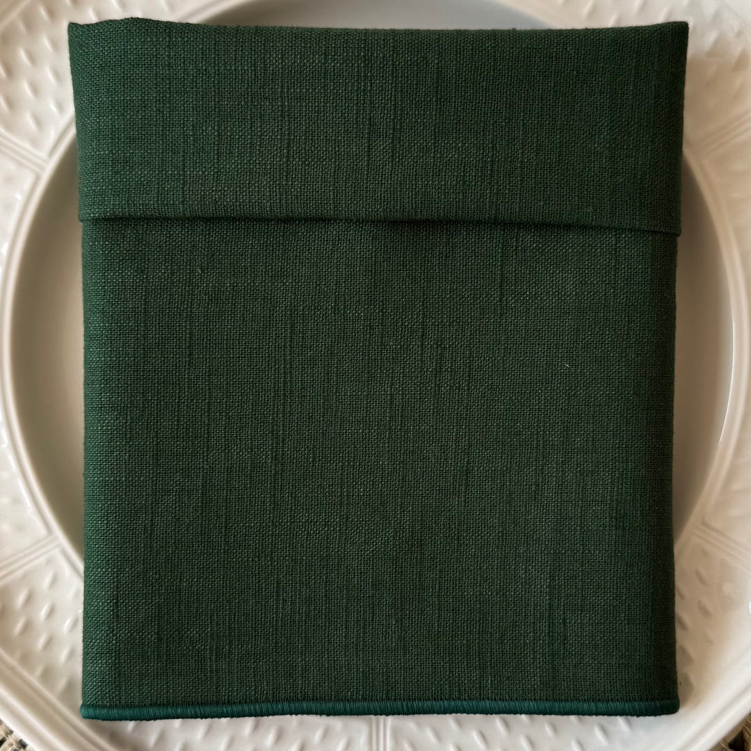 Serviette en lin vert émeraude festonnée
