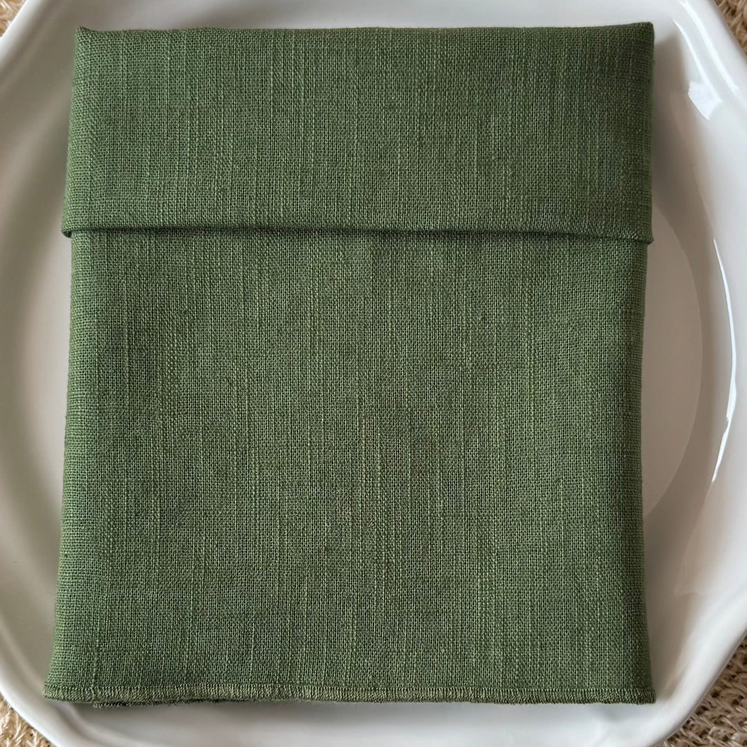 Serviette en lin vert Provence avec feston