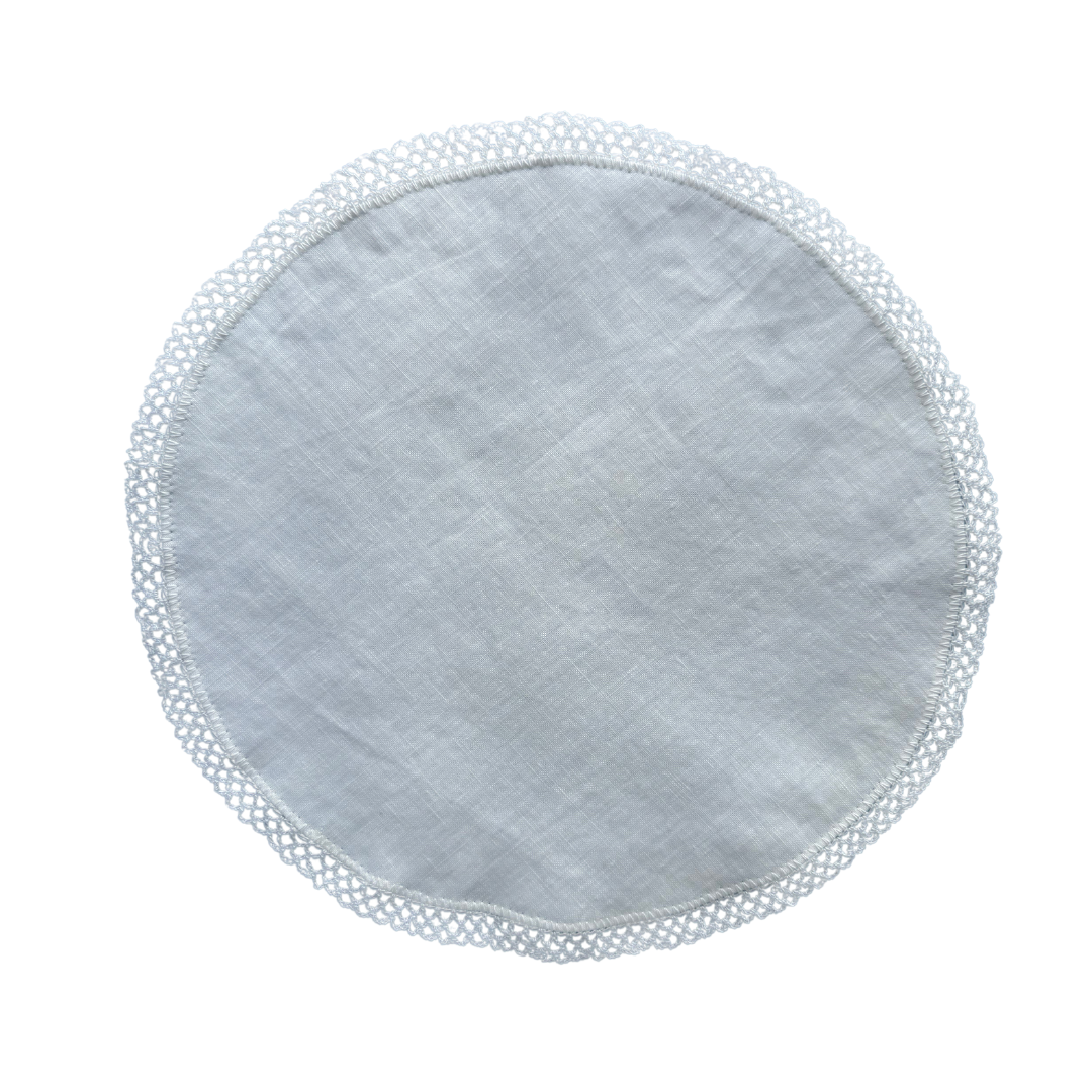 Bajoplato de Lino Blanco con Puntilla