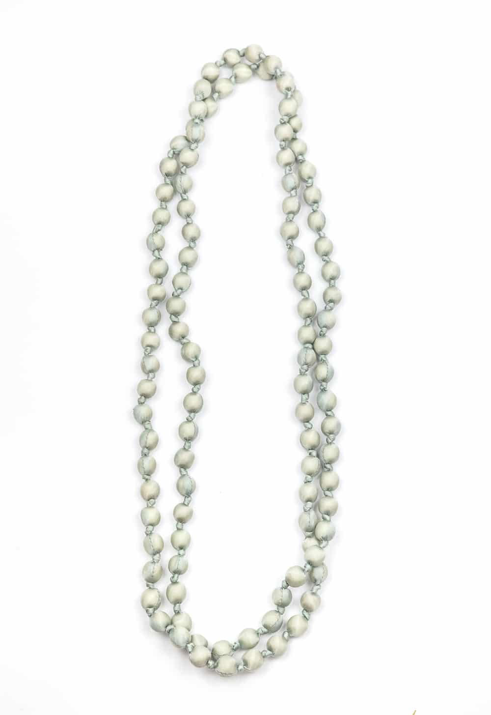 Collar Seda Gris Perla - La Compañía Francesa