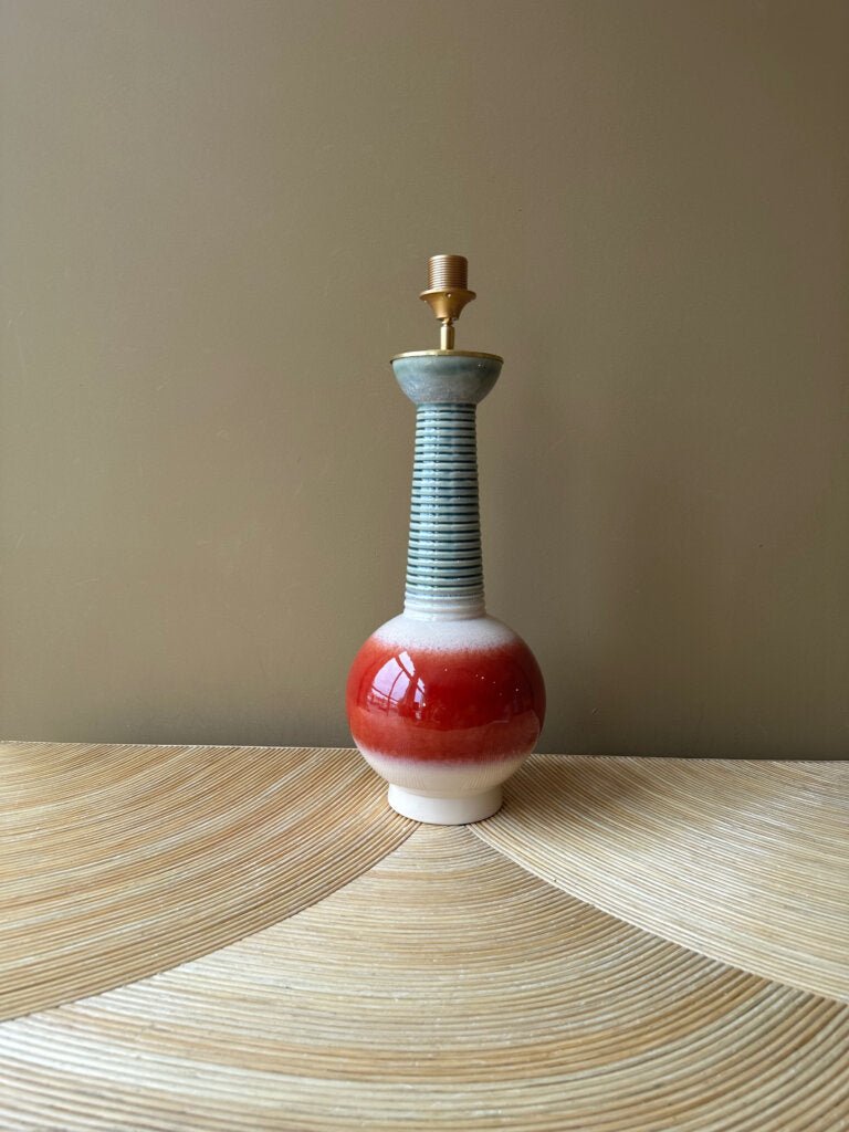 Pie de Lámpara Orbis Rouge - La Compañía Francesa