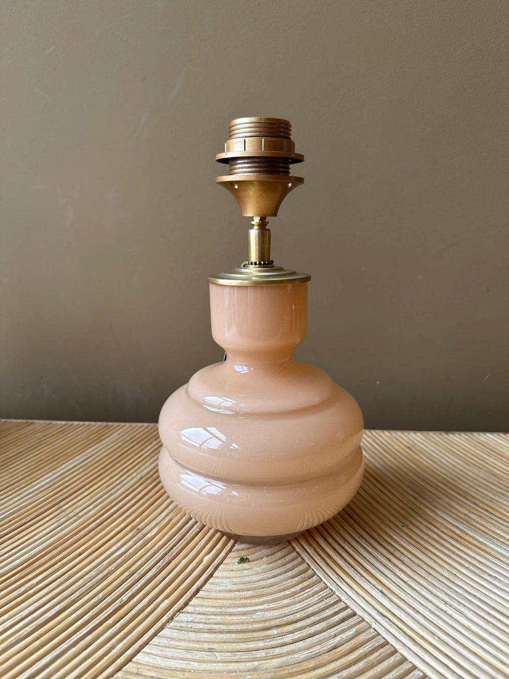 Pie de Lámpara Velour - La Compañía Francesa