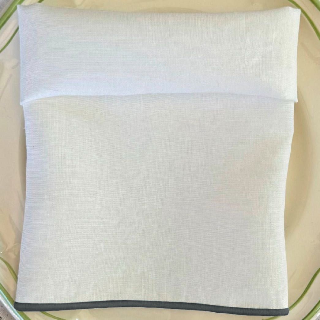 Servilleta de Lino Ivory con Festón Piedra Oscuro - La Compañía Francesa